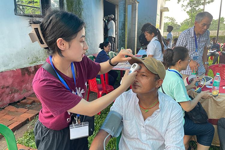 举办的 Serves Thousands of Patients In India